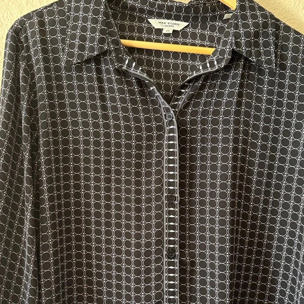 Max Studio 2X Black White Geometric Blouse Button Front Plus Size Top - Picture 5 of 10